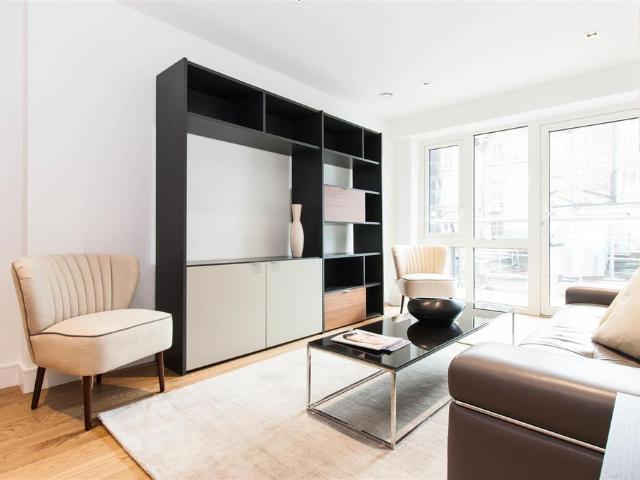 Flat for sale in London Borough of Ealing, Greater London