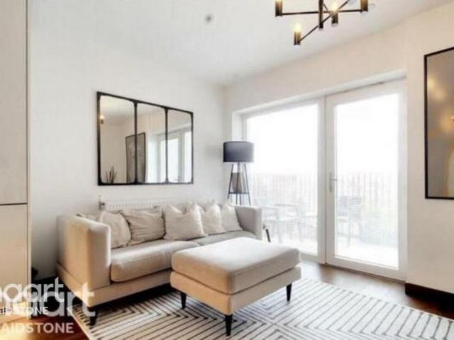 Flat for sale in Ringlestone, Midway