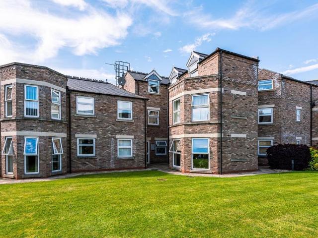 Flat for sale in Clifton, York