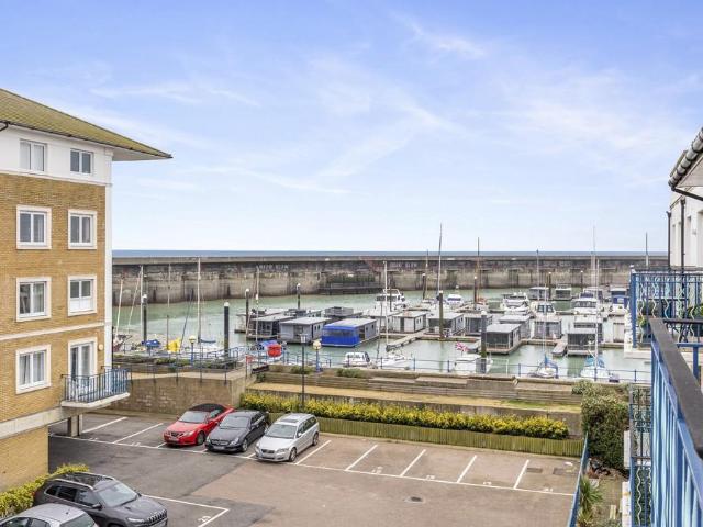 Flat for sale in Roedean