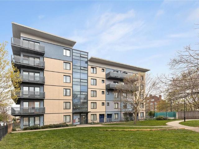 Flat for sale in Barnsbury, Greater London