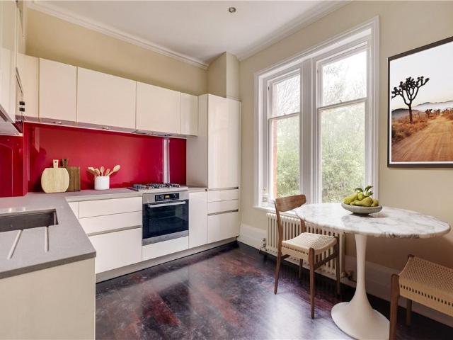 Flat for sale in Kensington, Greater London