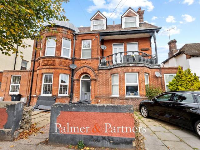 Flat for sale in Dale Hill, Essex