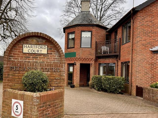 Flat for sale in Hart, Hampshire