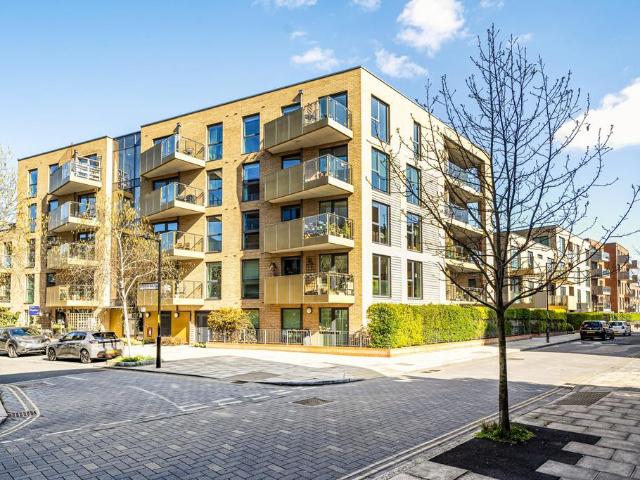 Flat for sale in Camberwell, Greater London