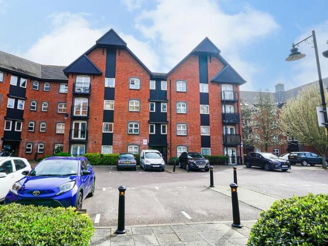 Flat for sale in Leighton-Linslade, Linslade