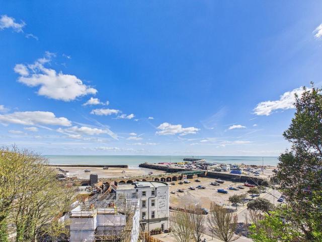 Flat for sale in Folkestone
