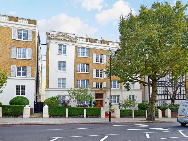 Flat for sale in St. John's Wood, Greater London
