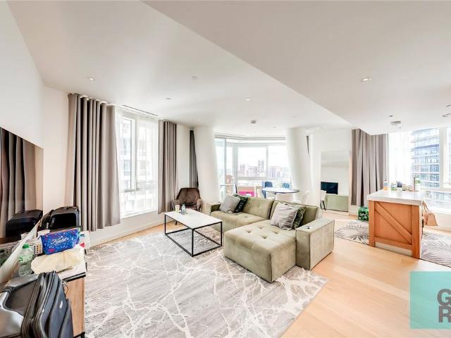 Flat for sale in Nine Elms, Greater London