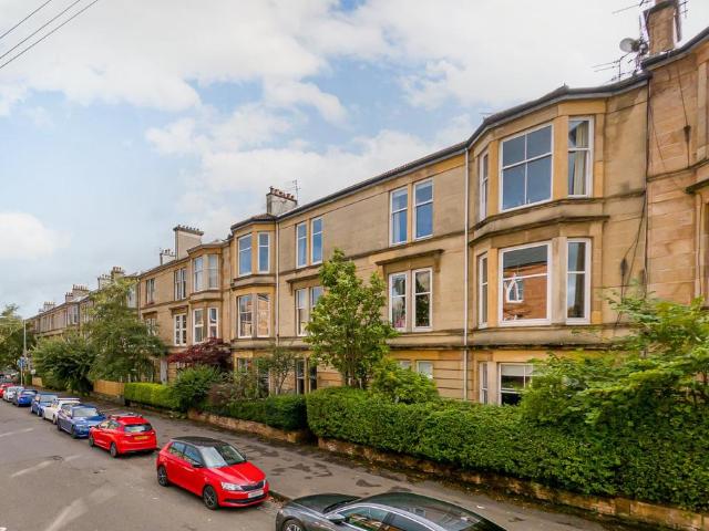 Flat for sale in Strathbungo, Scotland