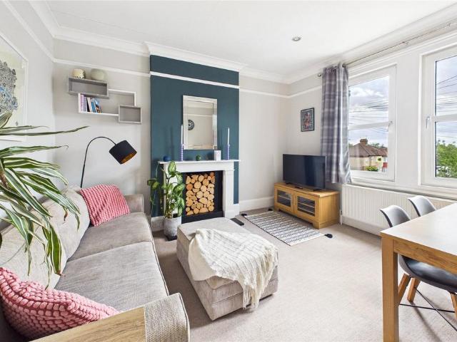 Flat for sale in Streatham, Greater London