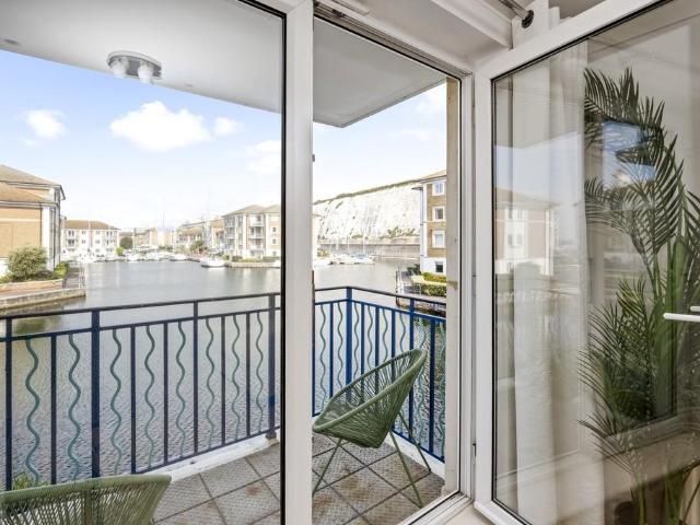 Flat for sale in Roedean