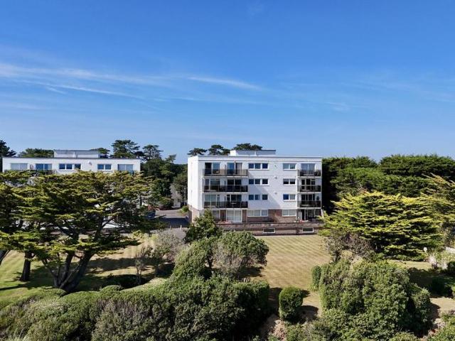 Flat for sale in Highcliffe