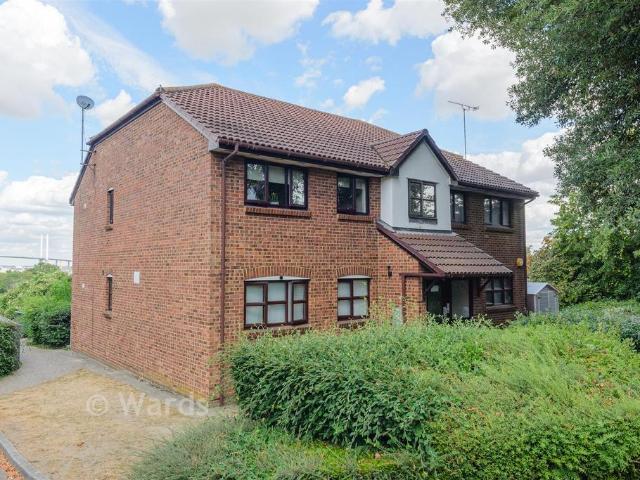 Flat for sale in Worcester Park Estate, Monks Orchard