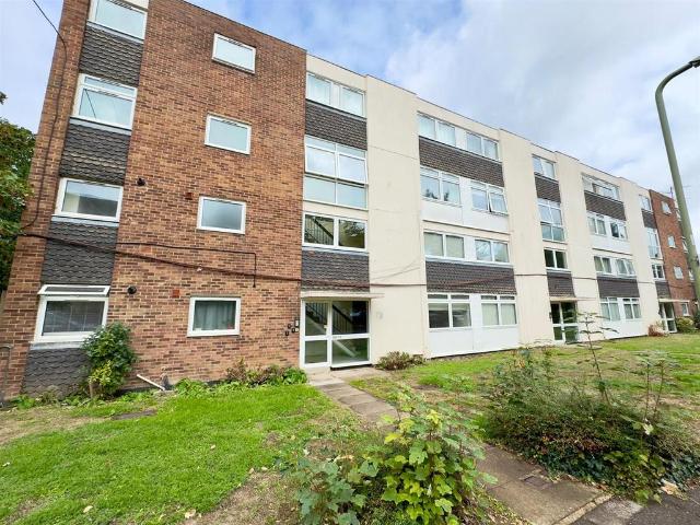 Flat for sale in Fleet, Hart