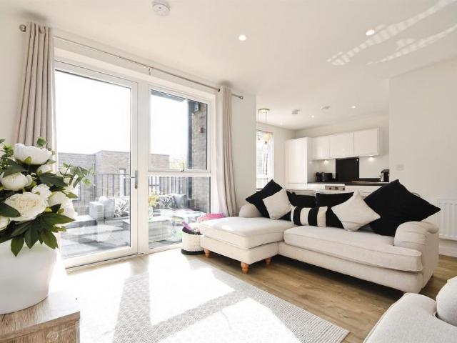 Flat for sale in Navestock Side, Essex