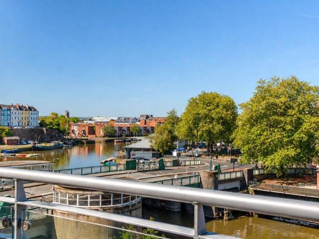 Flat for sale in Redcliffe, Feckenham