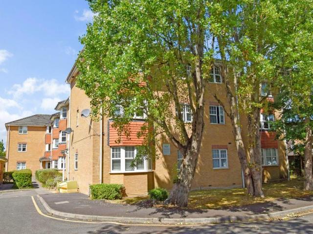 Flat for sale in Slough