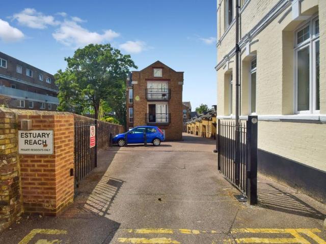 Flat for sale in Brompton, Gillingham