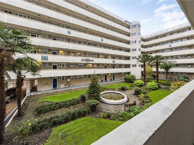 Flat for sale in North Sheen, Greater London