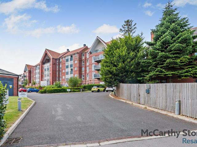 Flat for sale in South Cliff, Kepwick