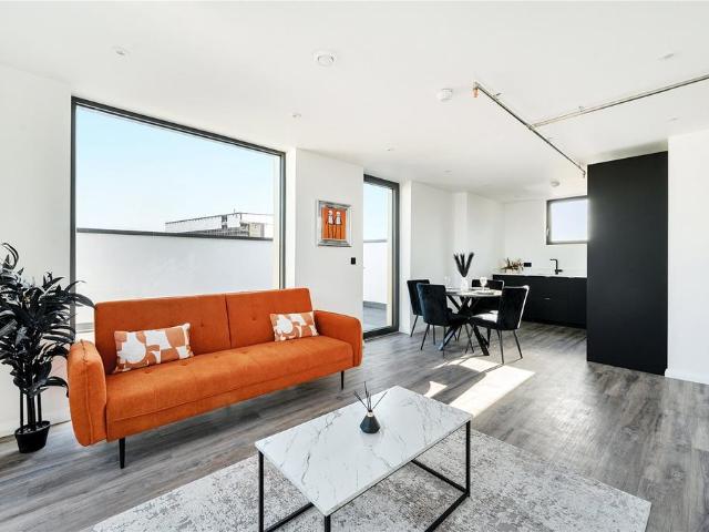 Flat for sale in Maryland, Greater London