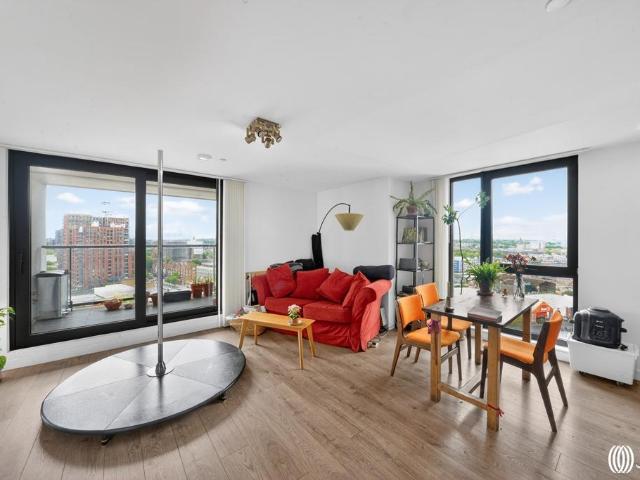 Flat for sale in London Borough of Southwark, Greater London