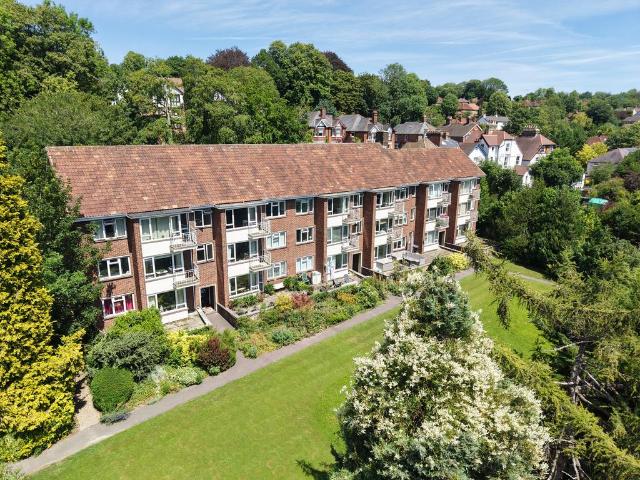 Flat for sale in Totteridge, Cressex