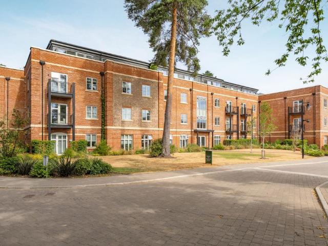 Flat for sale in Sunningdale