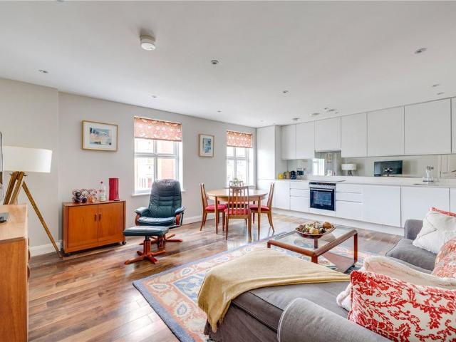 Flat for sale in West Kensington, Greater London