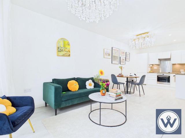 Flat for sale in Hayes, Greater London