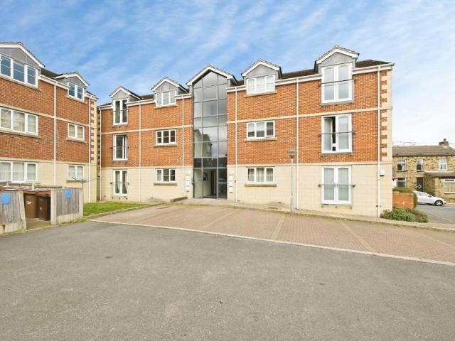 Flat for sale in Middlestown, West Yorkshire