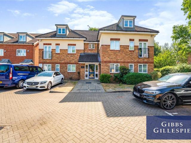 Flat for sale in Gould's Green, Greater London