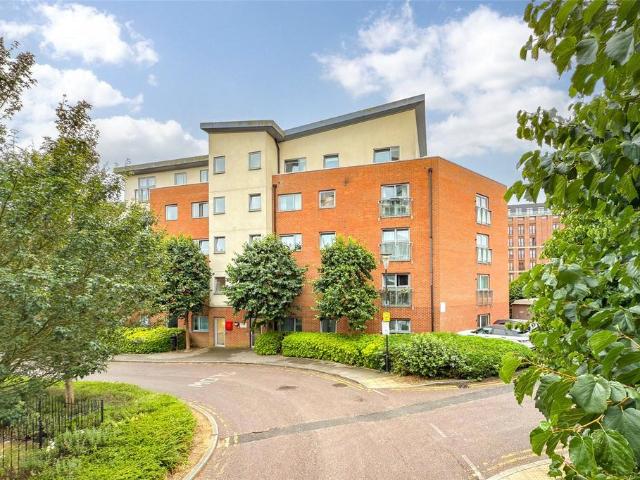 Flat for sale in St Albans, Five Acres