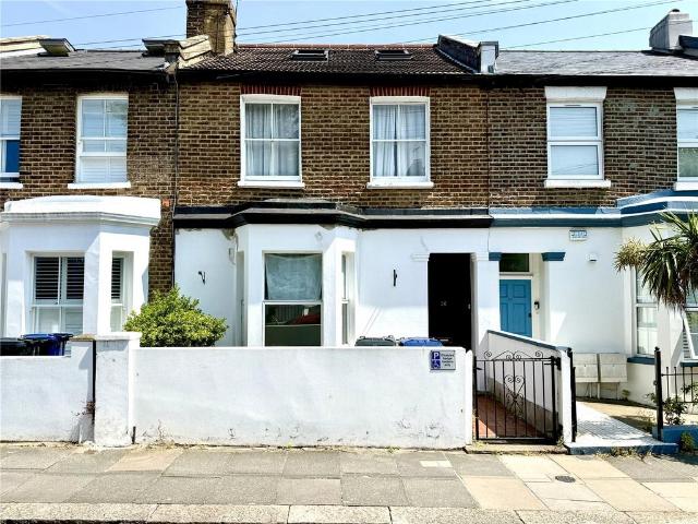 Flat for sale in London Borough of Ealing, Greater London
