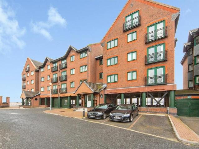 Flat for sale in Calderstones