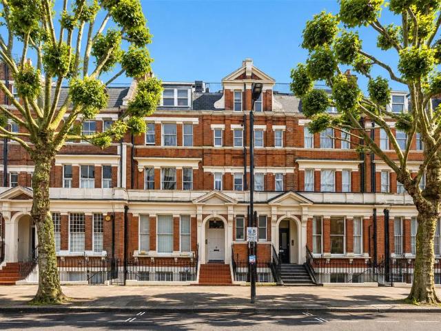 Flat for sale in Maida Vale, Greater London