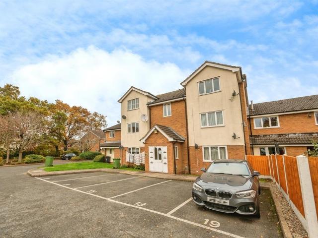 Flat for sale in Warndon, Worcestershire