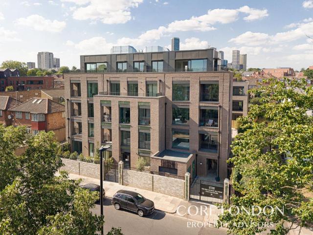 Flat for sale in London Borough of Ealing, Greater London