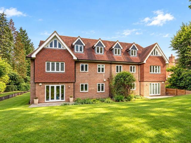 Flat for sale in Sunningdale, Windsor and Maidenhead