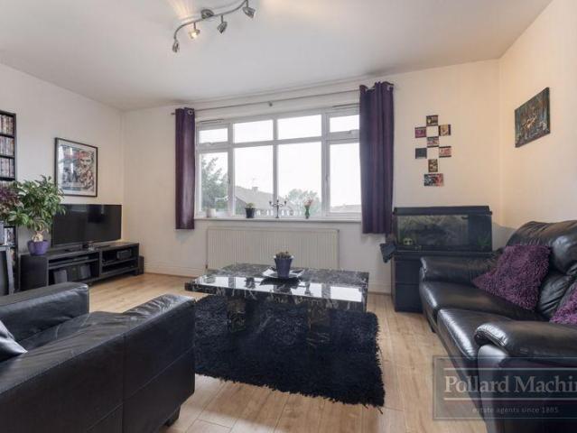 Flat for sale in London Borough of Croydon, Purley