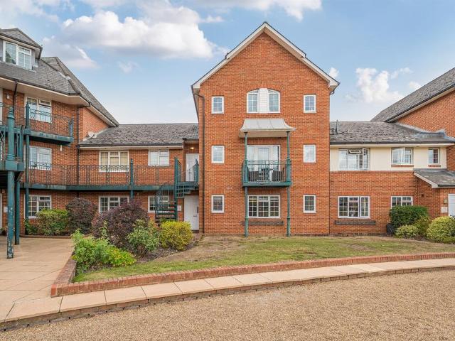 Flat for sale in Clewer Village, Windsor