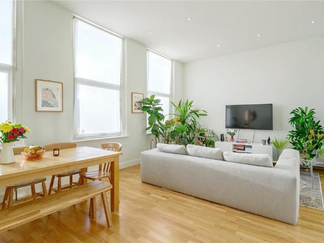 Flat for sale in Holloway, Lower Holloway