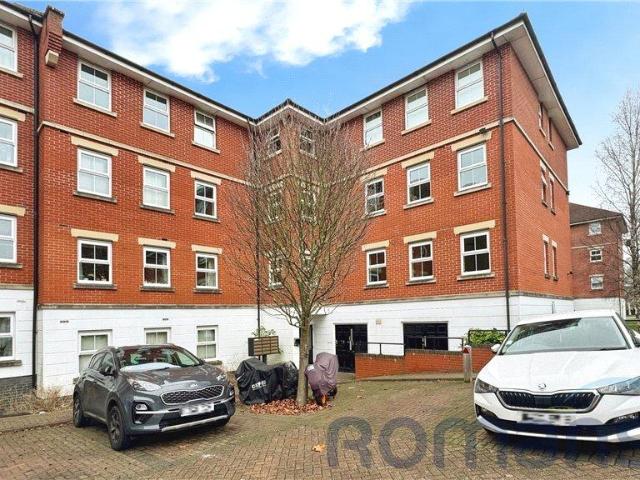 Flat for sale in Aldershot, Hampshire