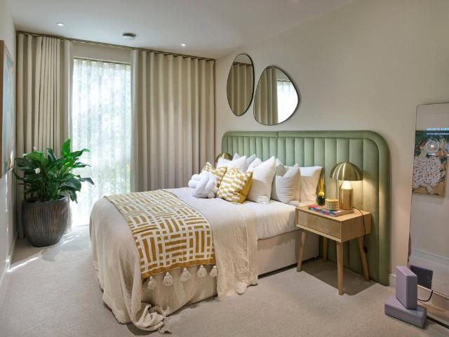 Flat for sale in London Borough of Ealing, Greater London