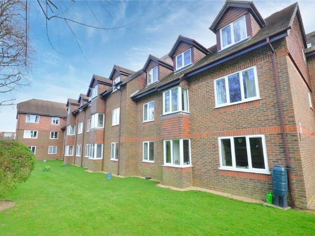 Flat for sale in Perryfields, West Sussex