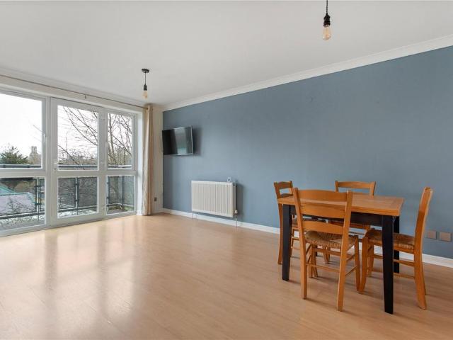 Flat for sale in St. George in the East, Wapping