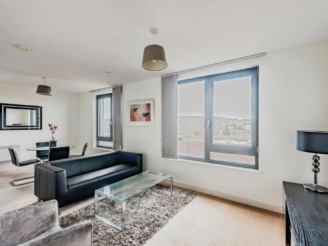 Flat for sale in Red Hill, Surrey