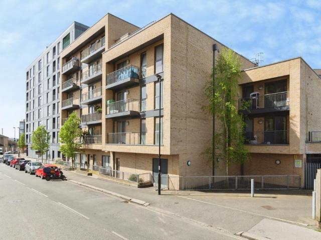 Flat for sale in London Borough of Croydon, Thornton Heath