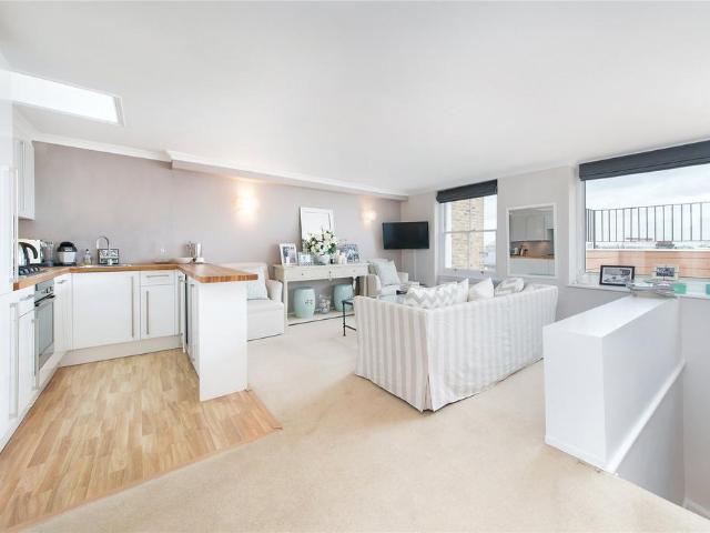 Flat for sale in South Kensington, Greater London